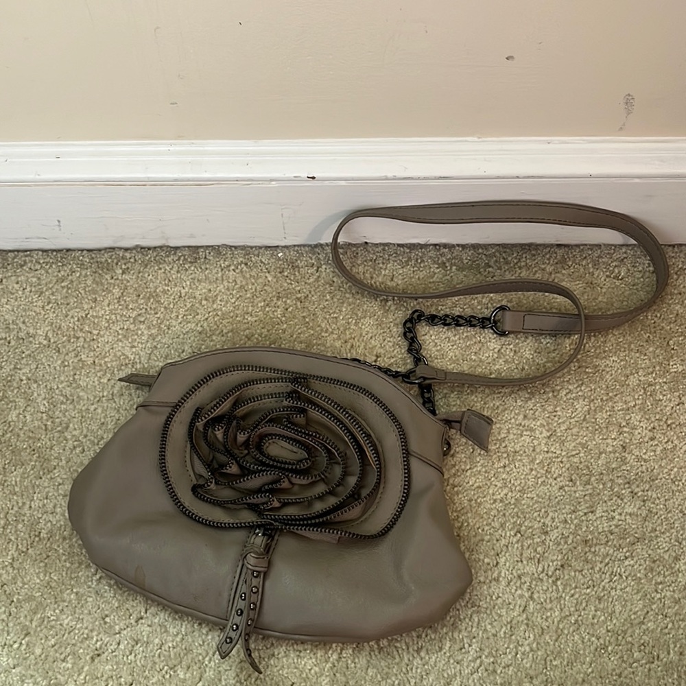 Gray Olivia+Joy women’s crossbody bag